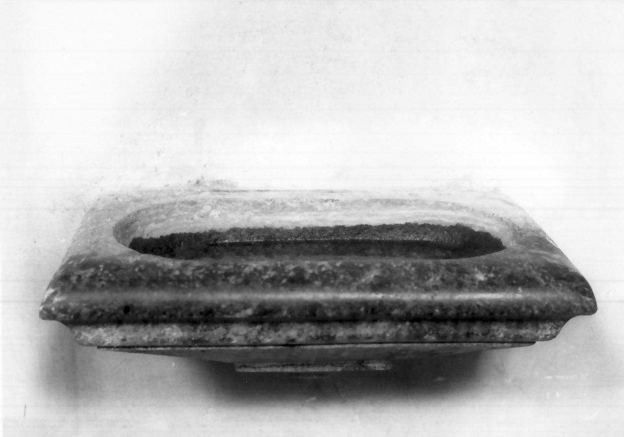 acquasantiera da parete, opera isolata - bottega Italia meridionale (sec. XIX)