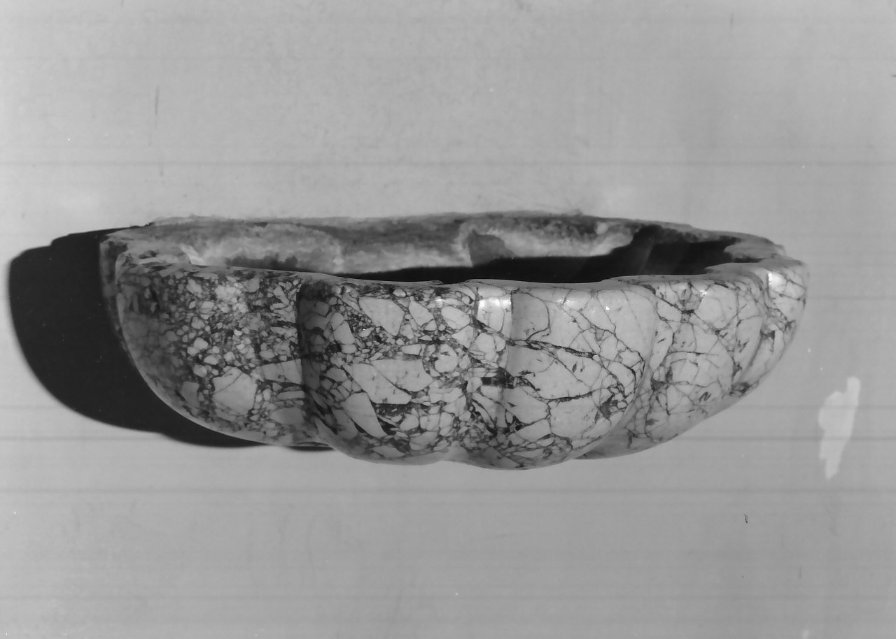 acquasantiera - a conchiglia, serie - bottega calabrese (sec. XVIII)