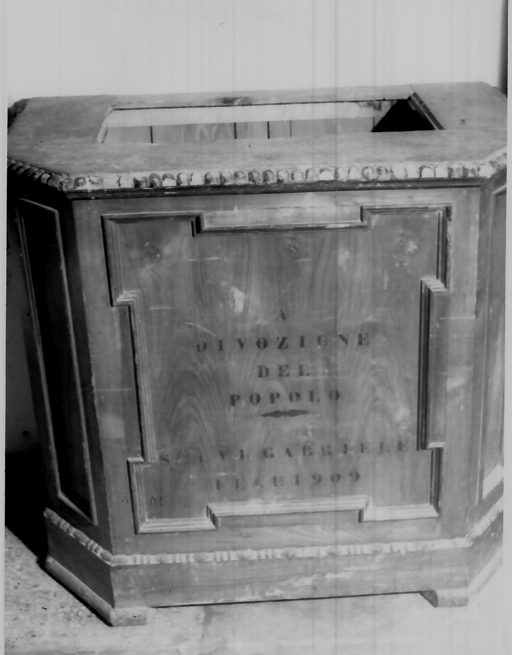 piedistallo di statua di Salvi Gabriele (sec. XX)