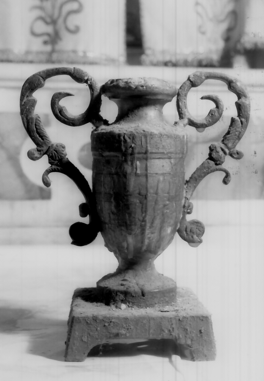 fioriera, serie - bottega Italia meridionale (sec. XIX)