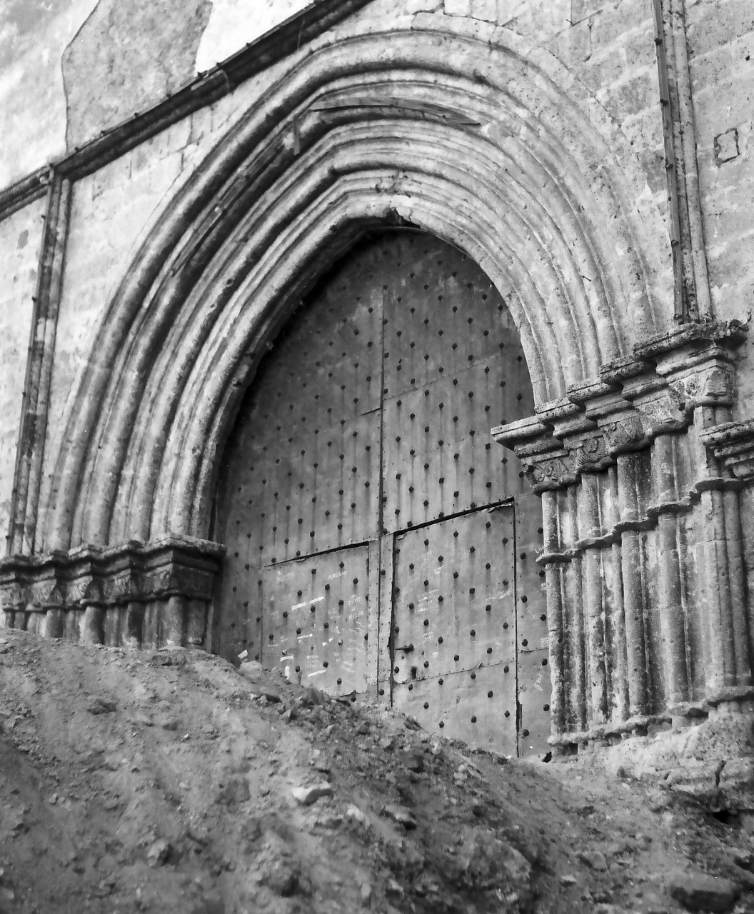 portale, opera isolata di Ambrosi M (sec. XVI)