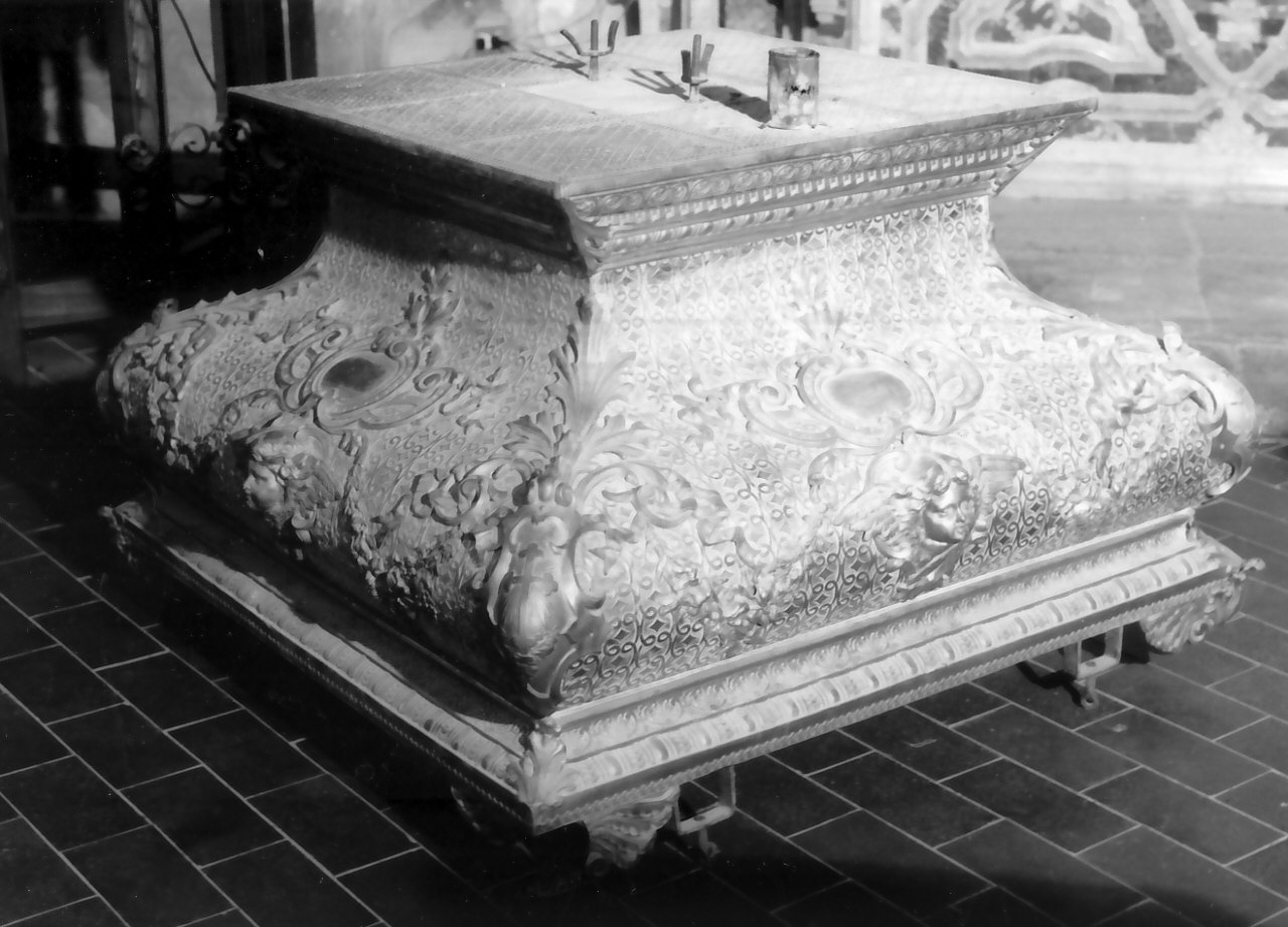 piedistallo di statua, opera isolata - bottega Italia meridionale (fine/inizio secc. XVIII/ XIX)