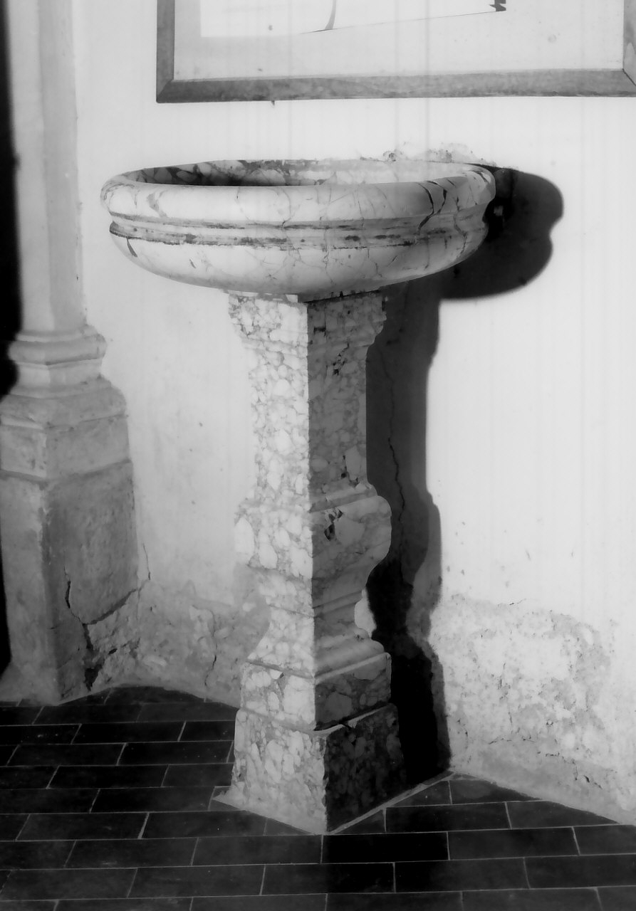 acquasantiera - a fusto, opera isolata - bottega Italia meridionale (sec. XIX)