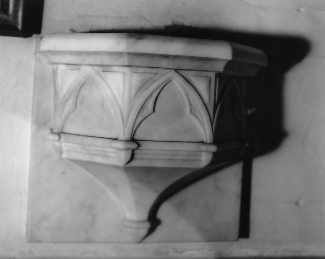 acquasantiera pensile, opera isolata - bottega Italia meridionale (inizio sec. XX)