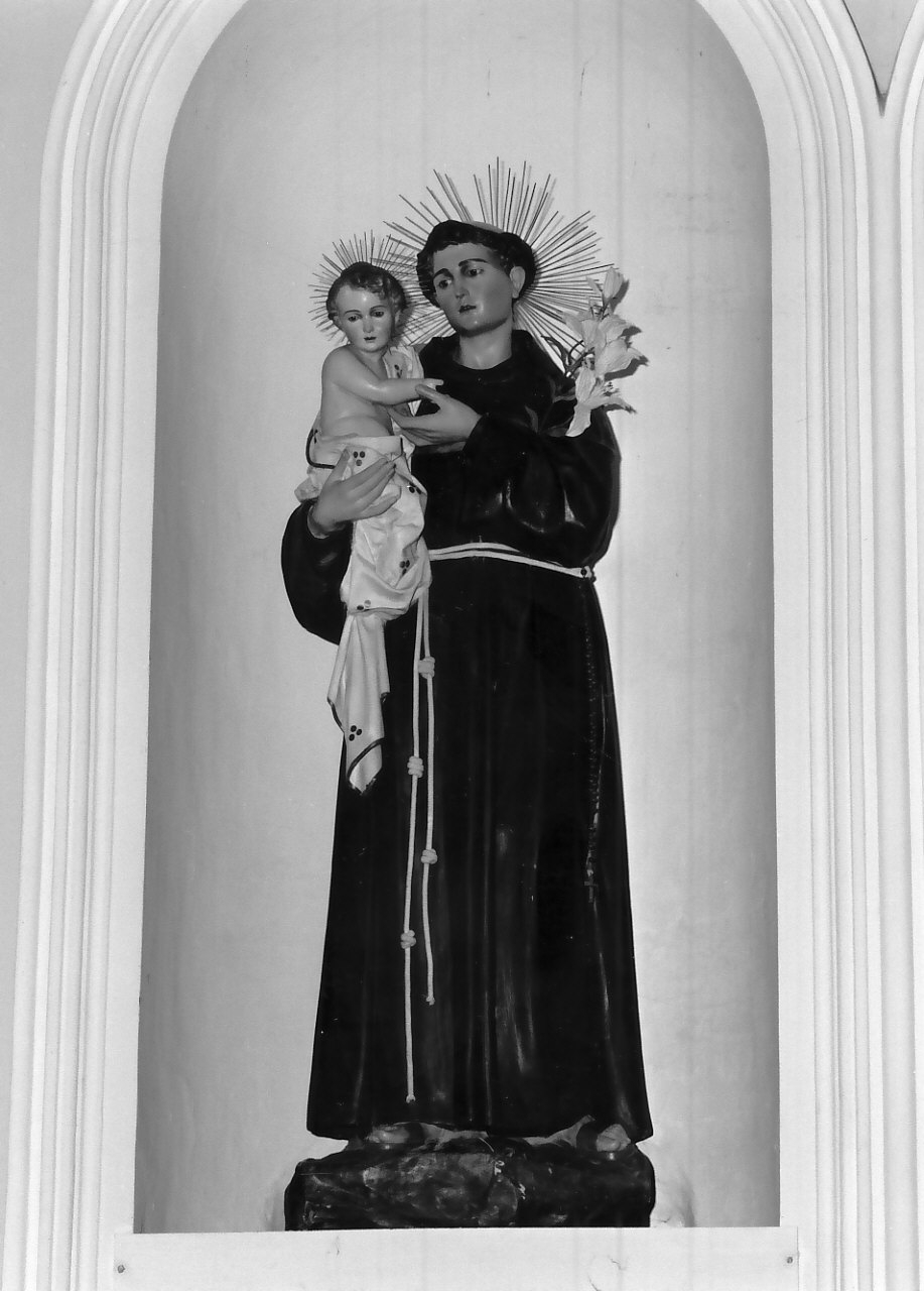 Sant'Antonio da Padova con il bambino (statua, opera isolata) di Gaucci Luigi (inizio sec. XX)