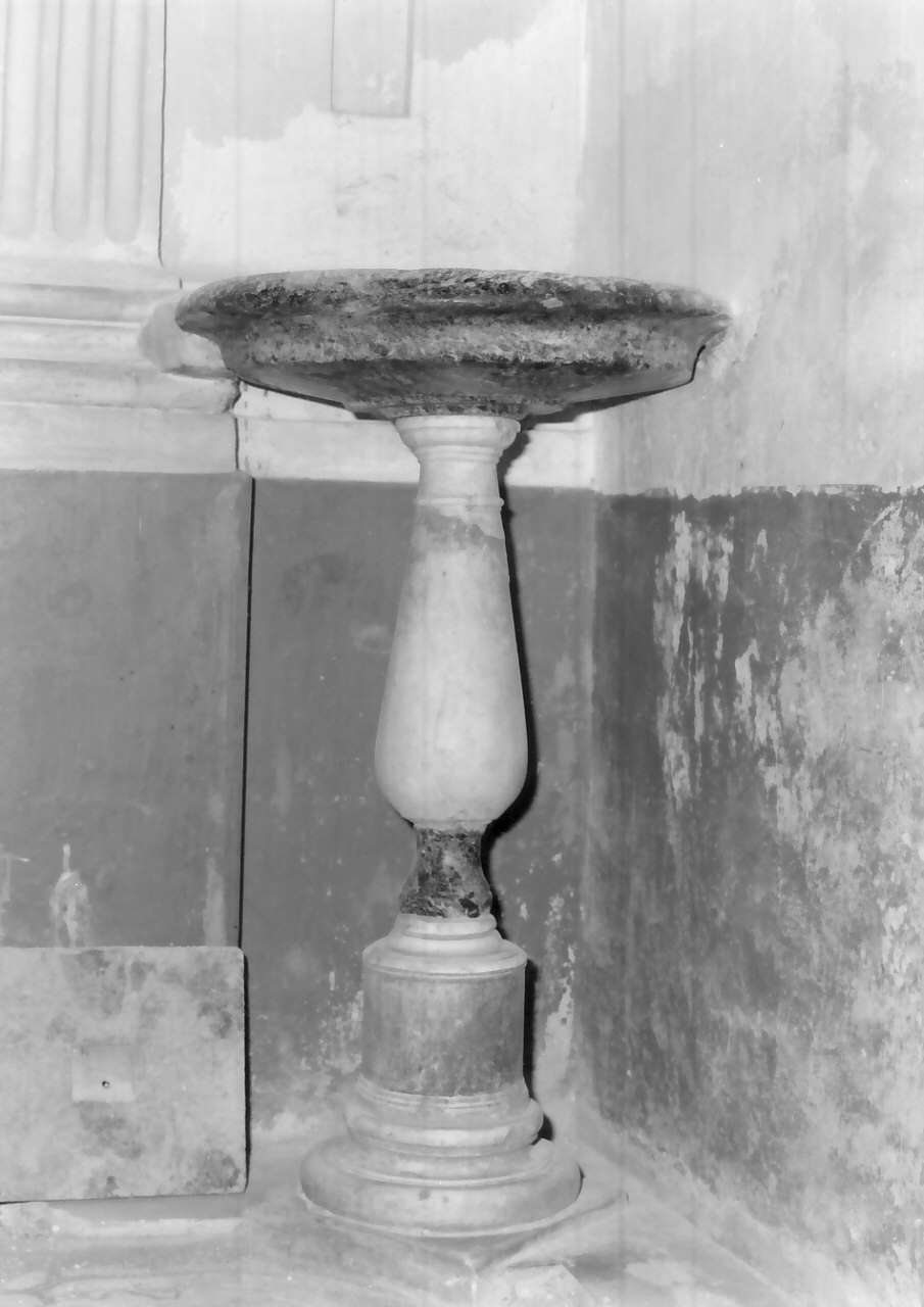 acquasantiera - a fusto, opera isolata - bottega calabrese (sec. XVII)