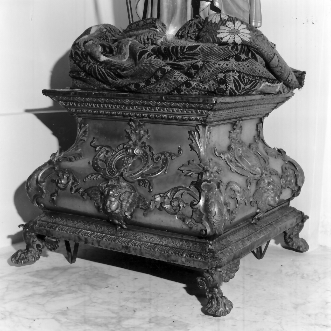 piedistallo di statua, opera isolata - bottega Italia meridionale (fine/inizio secc. XIX/ XX)