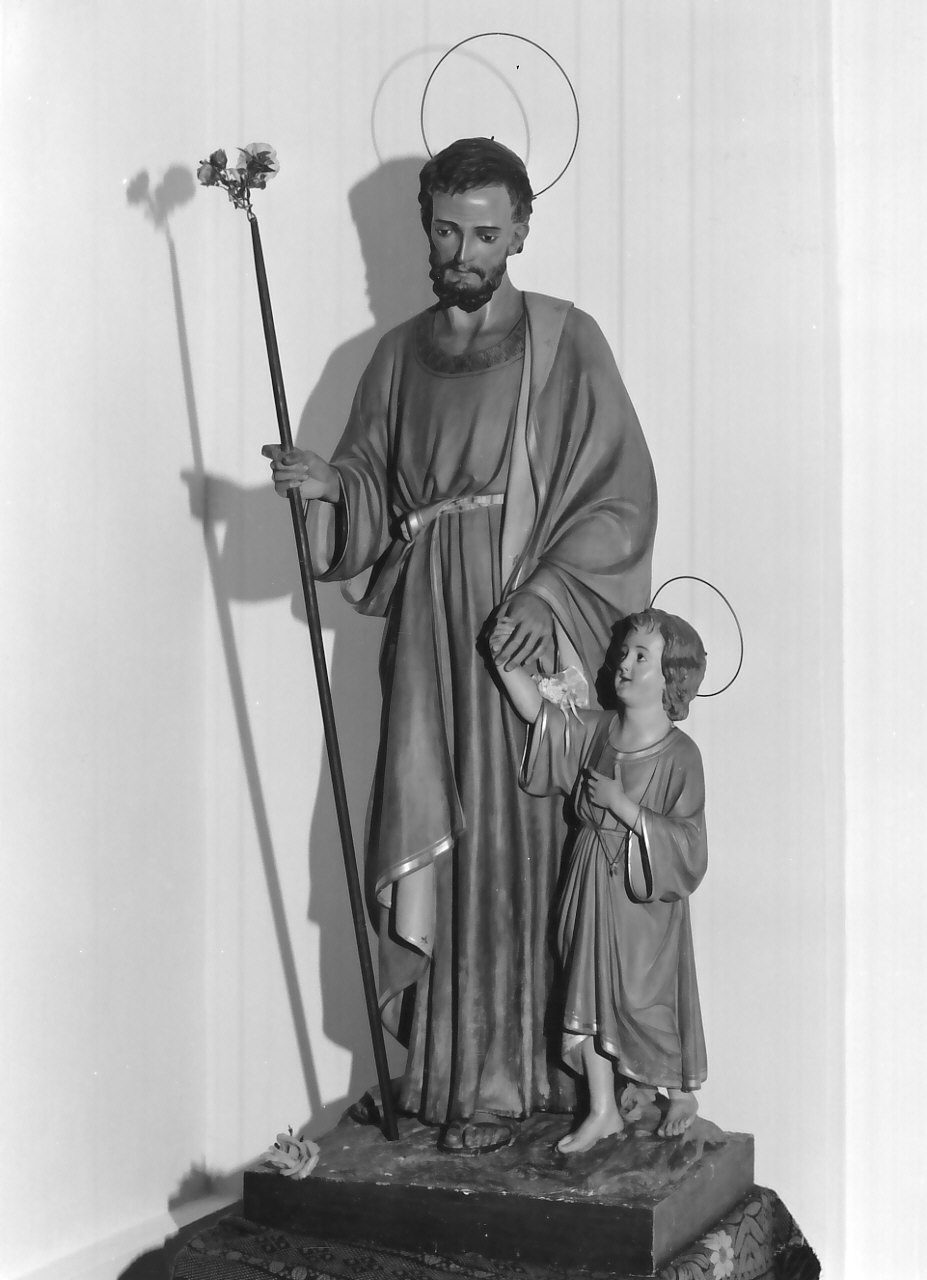 San Giuseppe e Gesù Bambino (statua, opera isolata) di Malecore Giuseppe (inizio sec. XX)