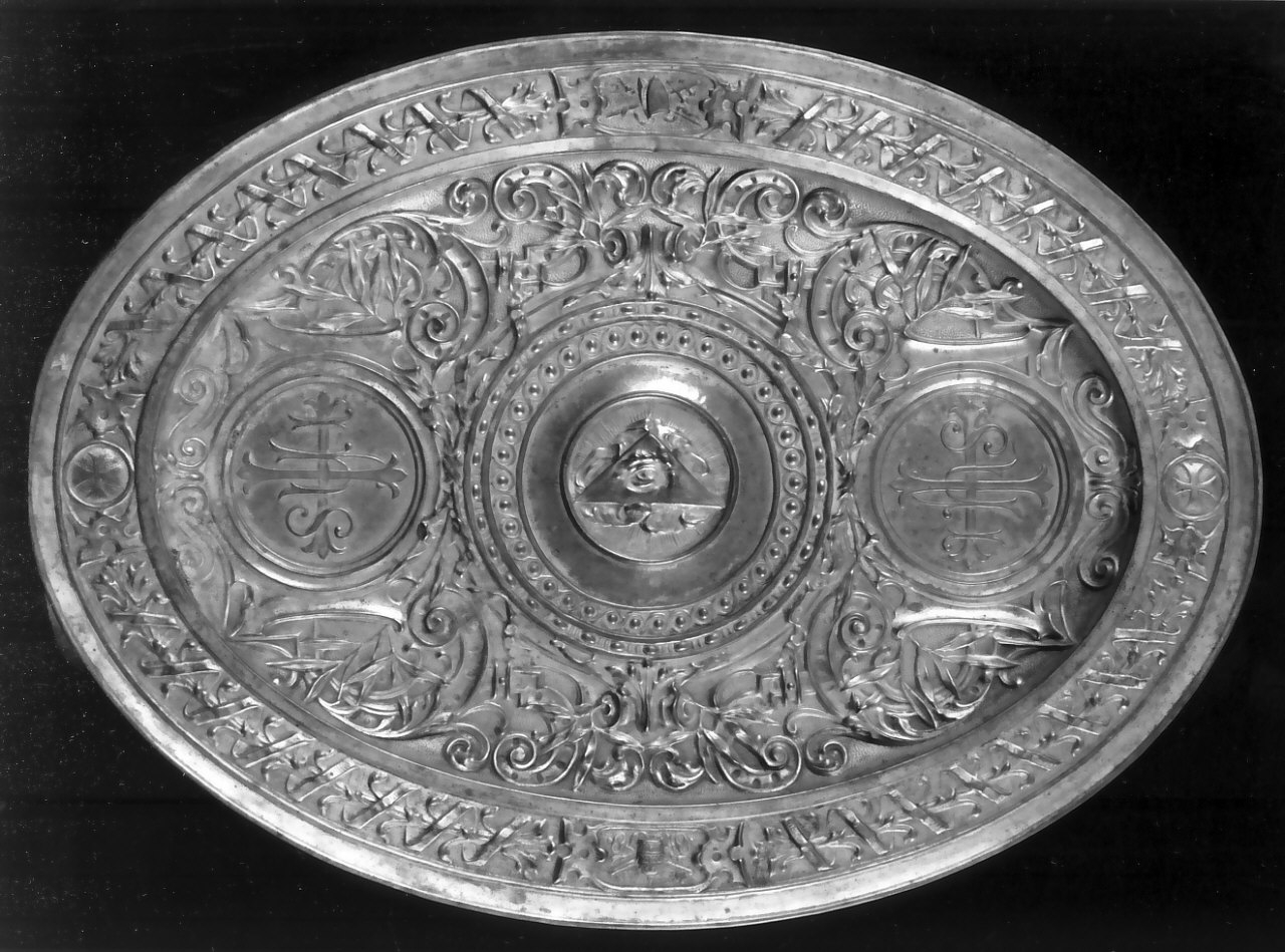 piatto, opera isolata - bottega Italia meridionale (fine/inizio secc. XIX/ XX)