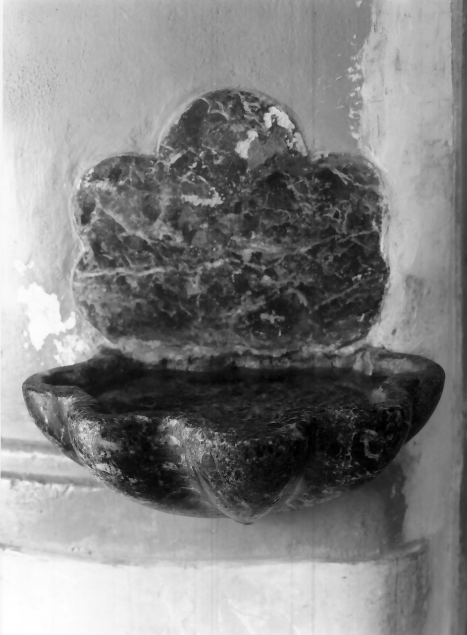 acquasantiera da parete, opera isolata - bottega Italia meridionale (inizio sec. XIX)