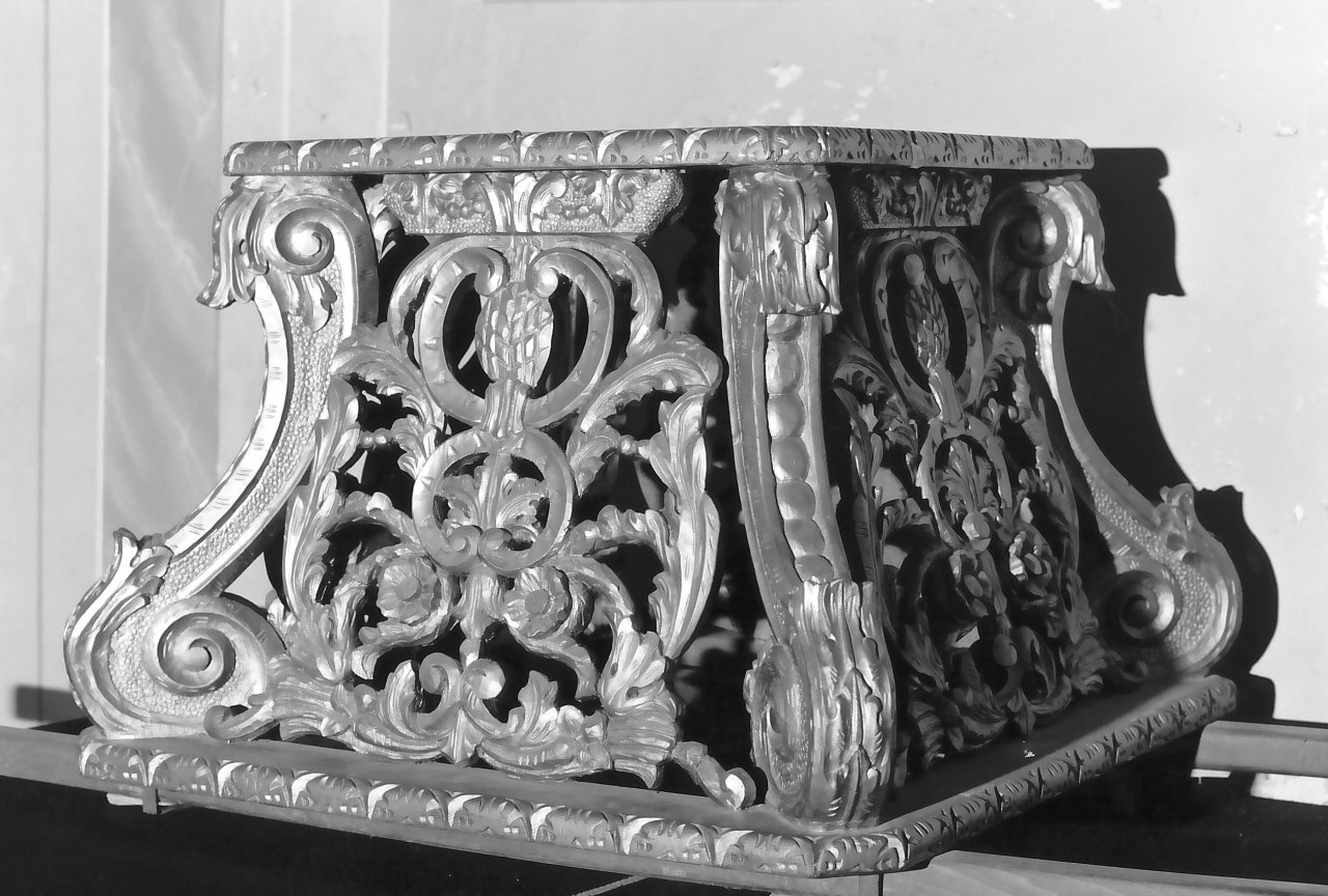 piedistallo di statua, opera isolata - bottega calabrese (secc. XVIII/ XIX)