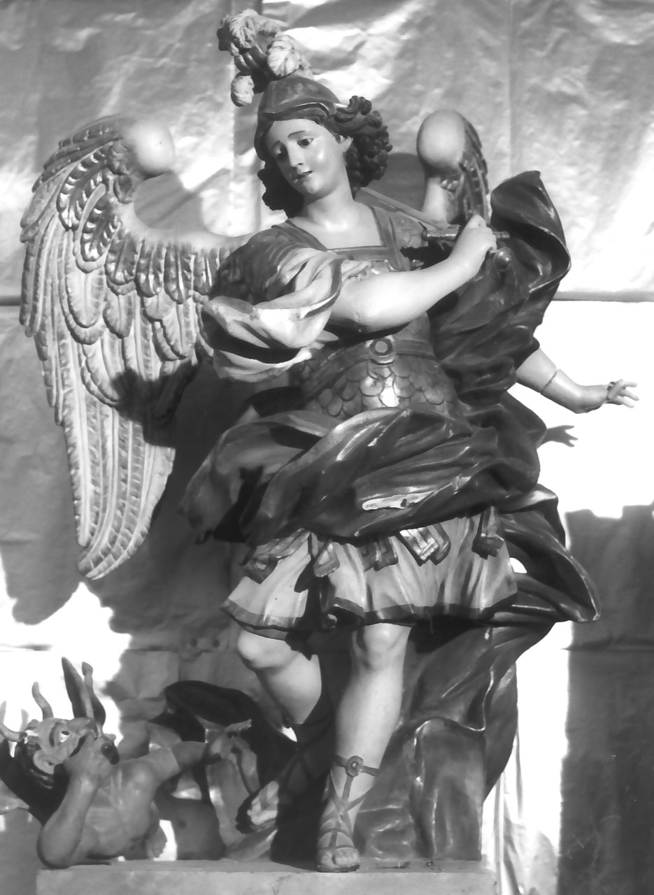 San Michele Arcangelo combatte il drago (statua, opera isolata) - bottega Italia meridionale (sec. XVIII)