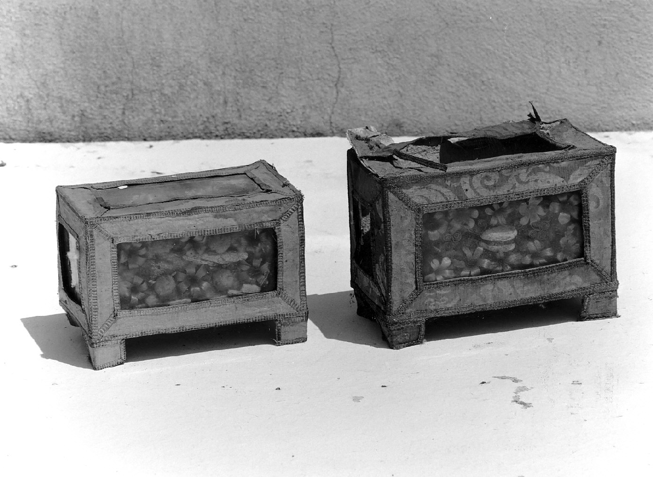 reliquiario a teca, serie - bottega calabrese (fine/inizio secc. XVIII/ XIX)