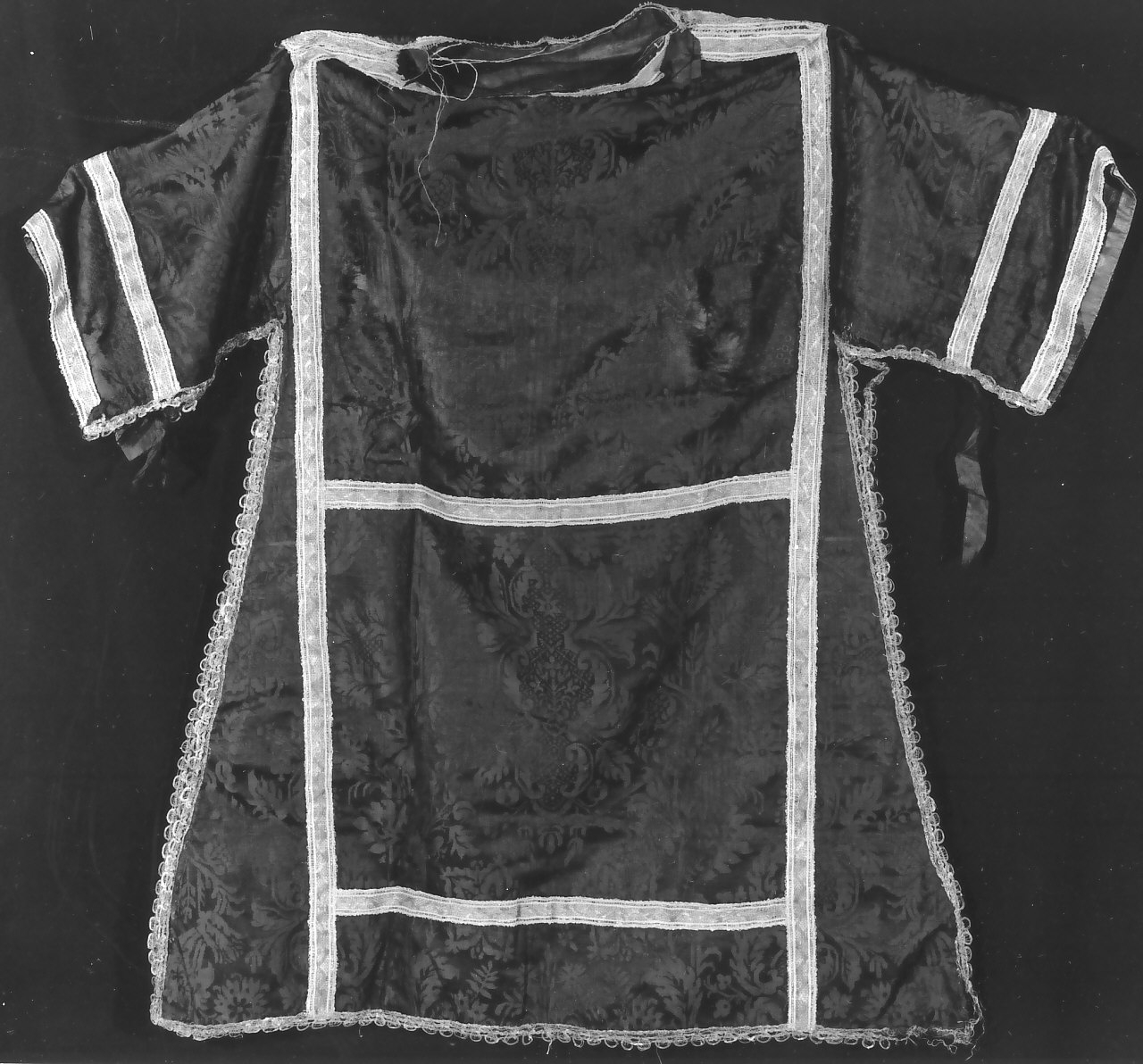 paramento liturgico, insieme - manifattura calabrese (fine/inizio secc. XVII/ XVIII)