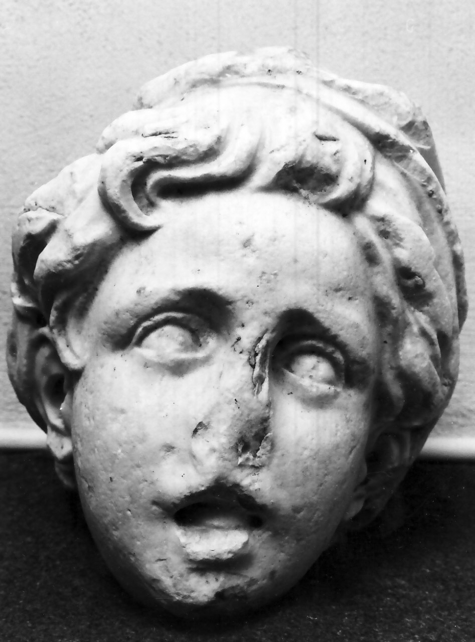 testa di donna (decorazione plastica, frammento) - bottega napoletana (seconda metà sec. XVII)