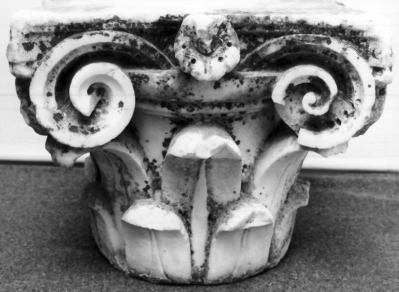 capitello, frammento - bottega napoletana (seconda metà sec. XVII)