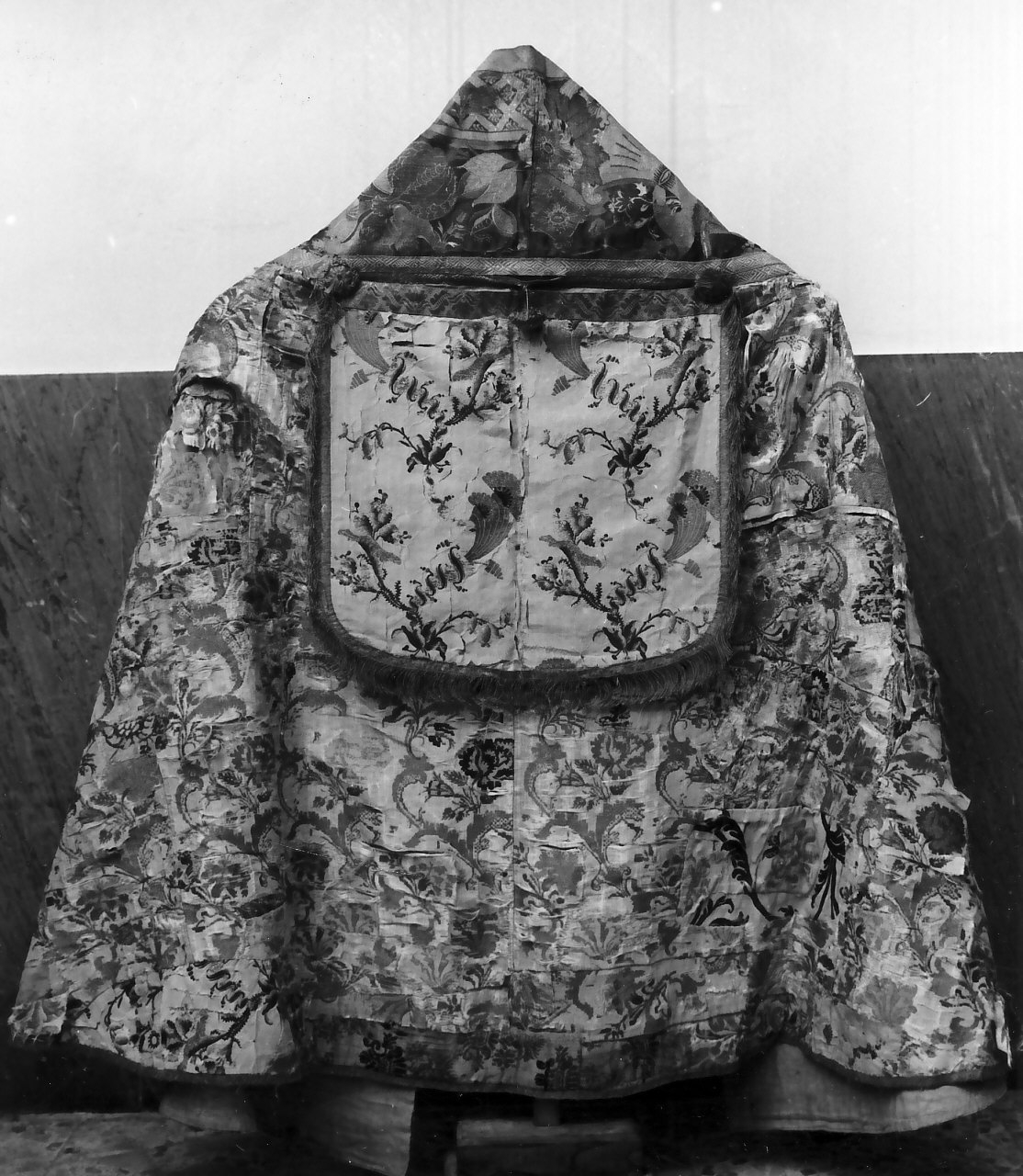 piviale, opera isolata - manifattura catanzarese (fine/inizio secc. XVI/ XVIII)