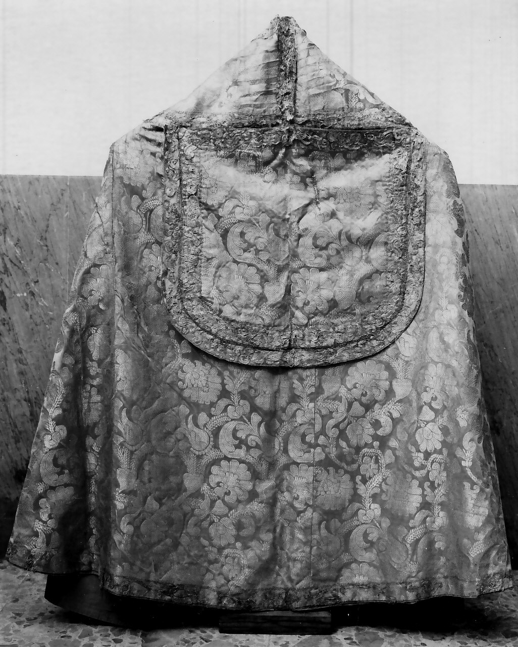 piviale, opera isolata - manifattura catanzarese (sec. XVIII)