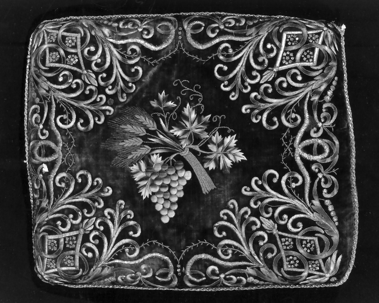 cuscino di inginocchiatoio, serie - manifattura catanzarese (inizio sec. XX)