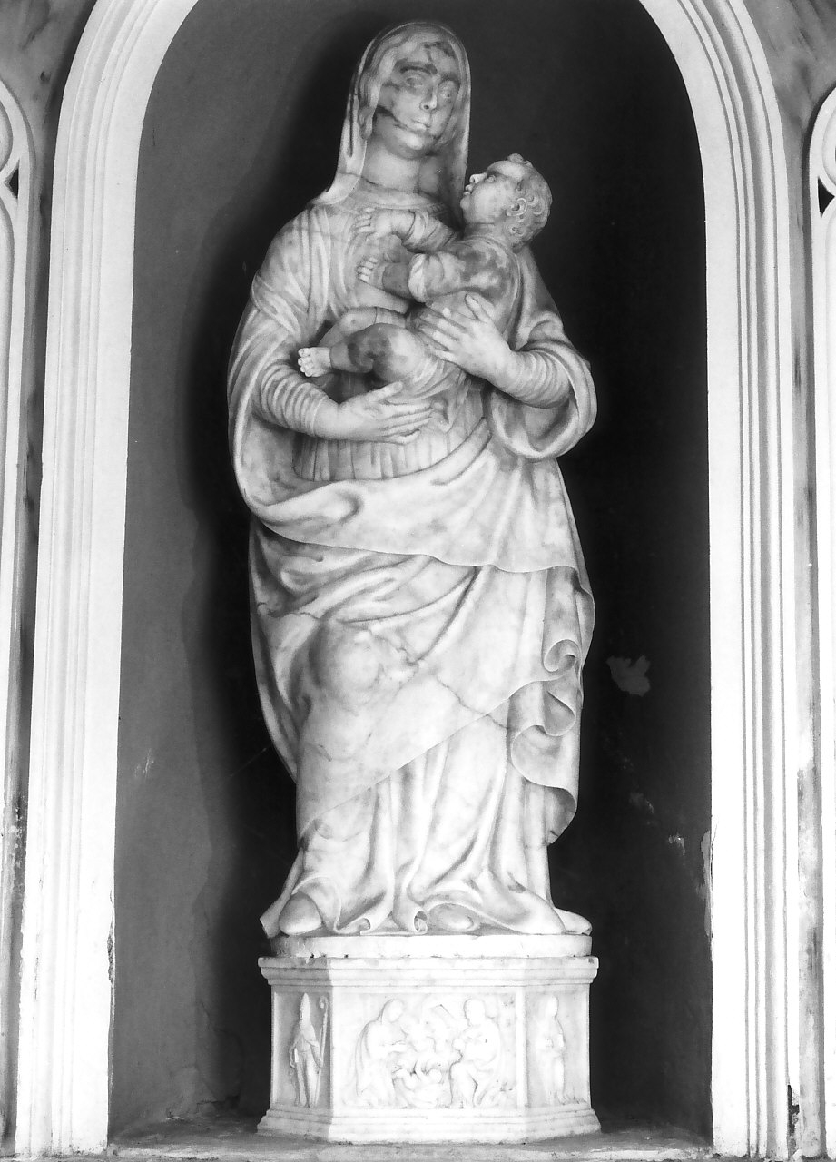 Madonna con Bambino (statua, opera isolata) di Gagini Antonello (cerchia) (sec. XVI)