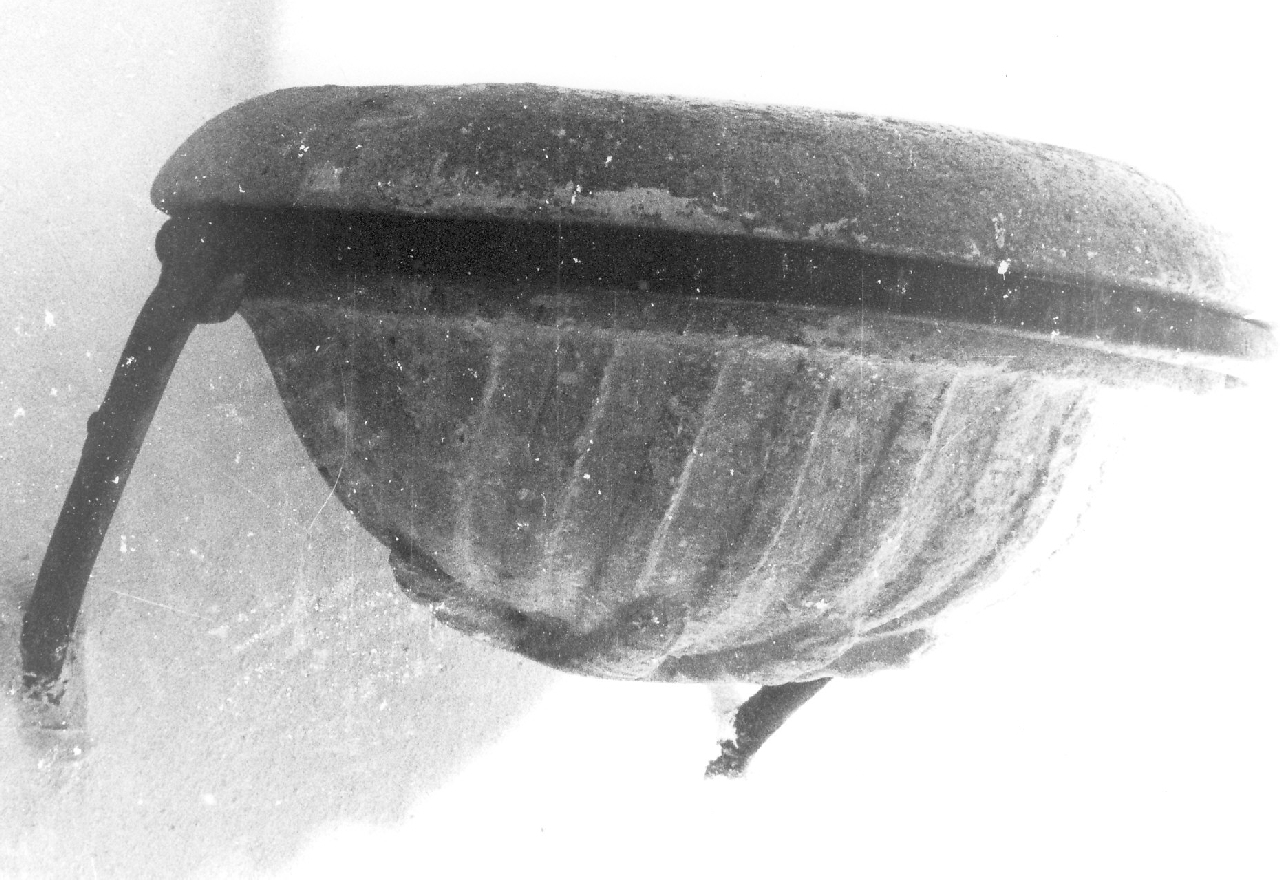 acquasantiera pensile, opera isolata - bottega Italia meridionale (sec. XVIII)