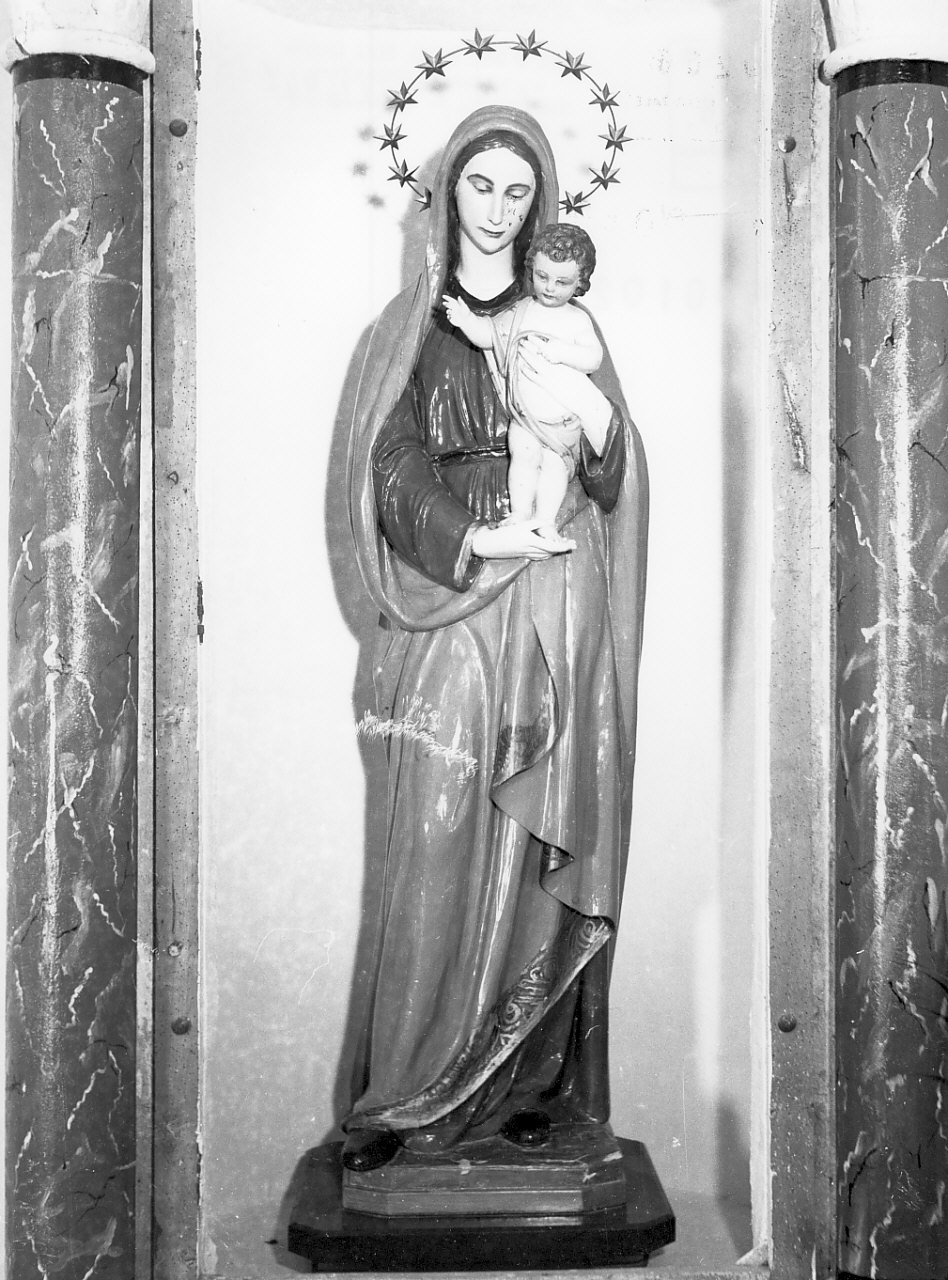 Madonna con Bambino (statua, opera isolata) - bottega calabrese (prima metà sec. XX)