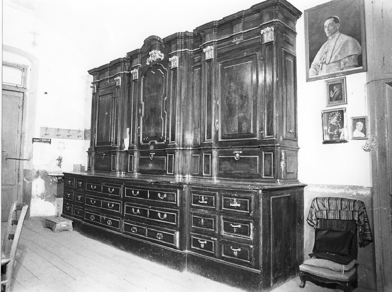 armadio da sacrestia, opera isolata - bottega calabrese (sec. XVIII)