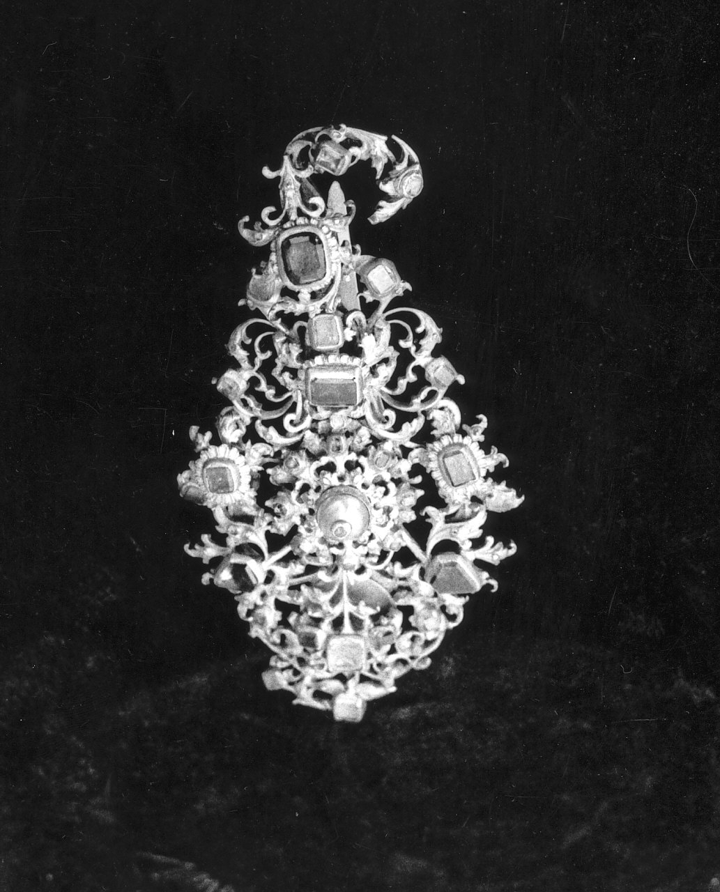 fermaglio, opera isolata - bottega Italia meridionale (fine/inizio secc. XVII/ XVIII)