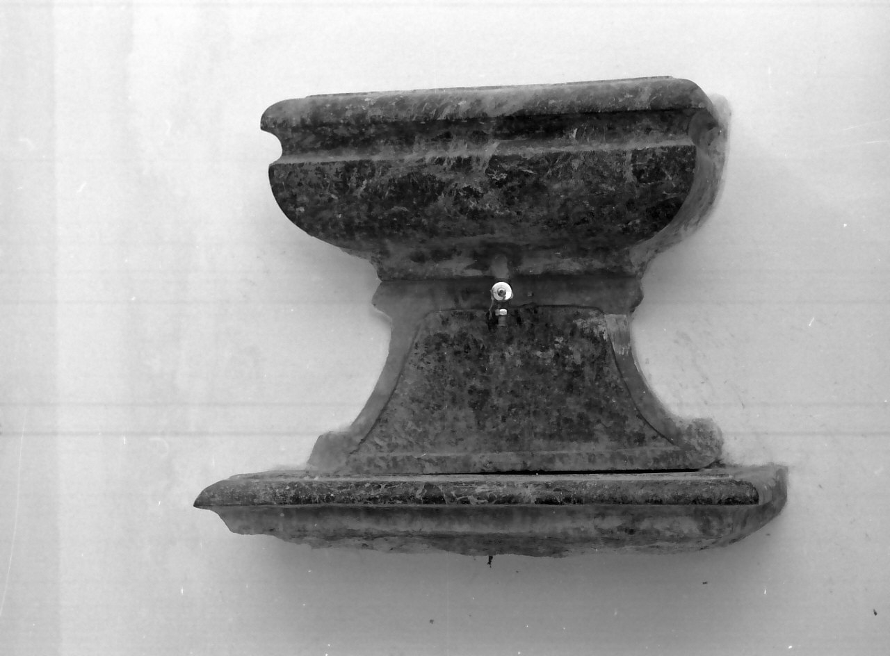 fontana da sacrestia, opera isolata - bottega calabrese (fine/inizio secc. XVIII/ XIX)