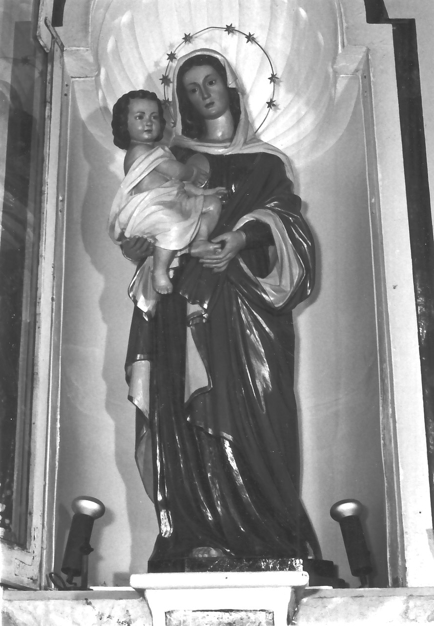 Madonna con Bambino (statua, opera isolata) - bottega Italia meridionale (seconda metà sec. XIX)