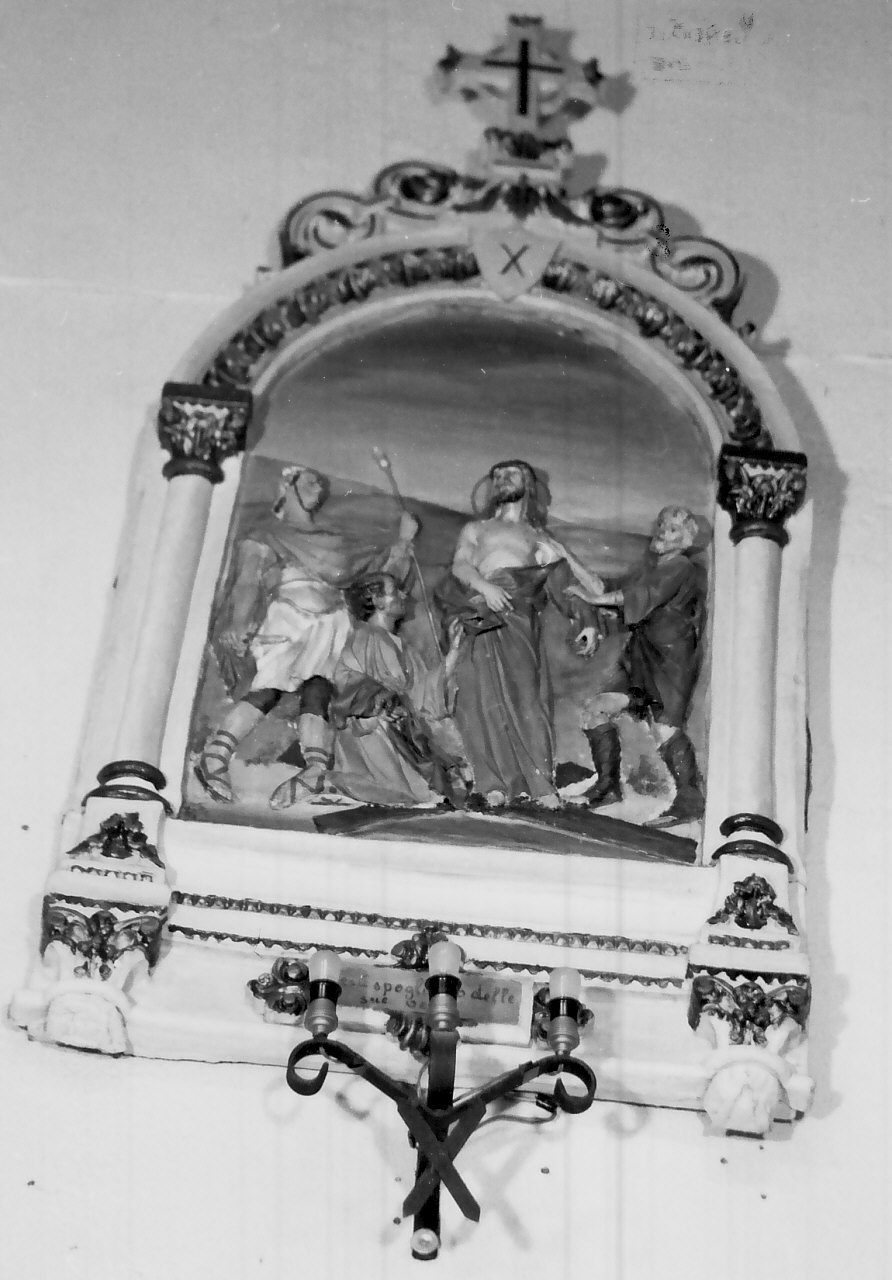 stazione X: Gesù spogliato e abbeverato di fiele (Via Crucis, opera isolata) - bottega calabrese (fine sec. XIX)
