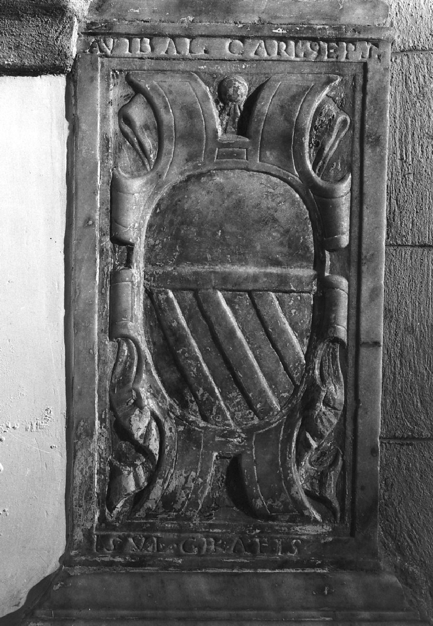 stemma gentilizio (decorazione plastica) - bottega calabrese (sec. XVII)