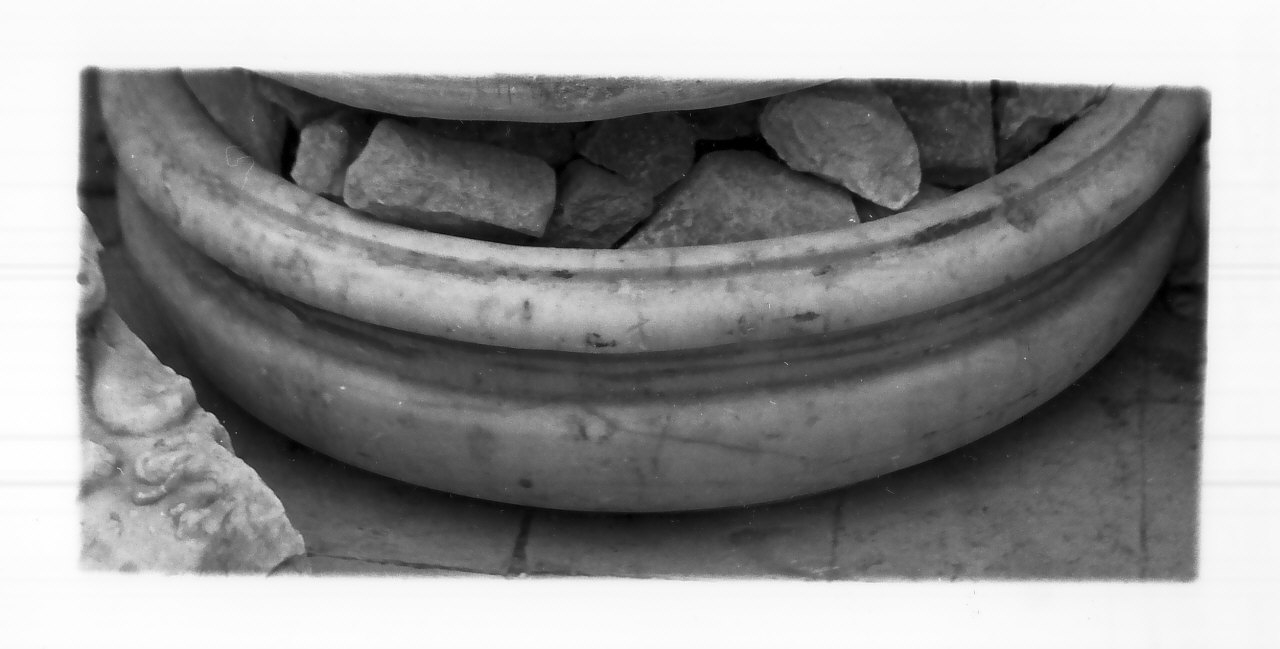 acquasantiera pensile, opera isolata - bottega calabrese (sec. XIX)