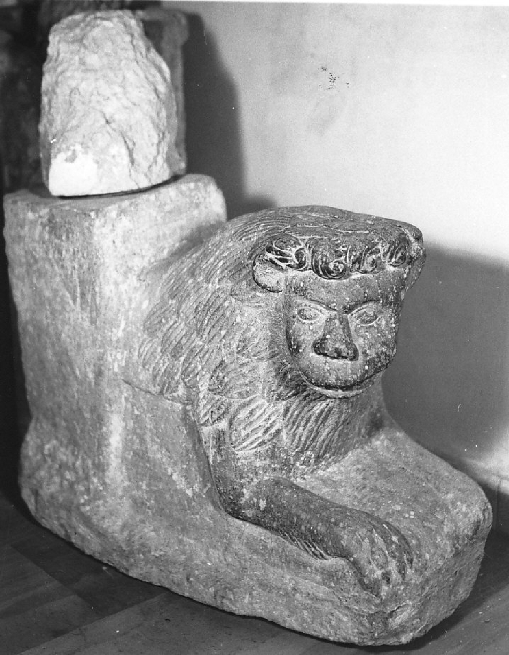leone (scultura, opera isolata) - bottega Italia meridionale (fine/inizio secc. XIV/ XV)