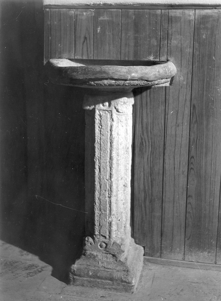 acquasantiera, opera isolata - bottega calabrese (sec. XVII)