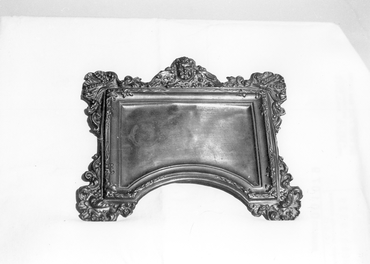 piattino, opera isolata - bottega calabrese (prima metà sec. XX)