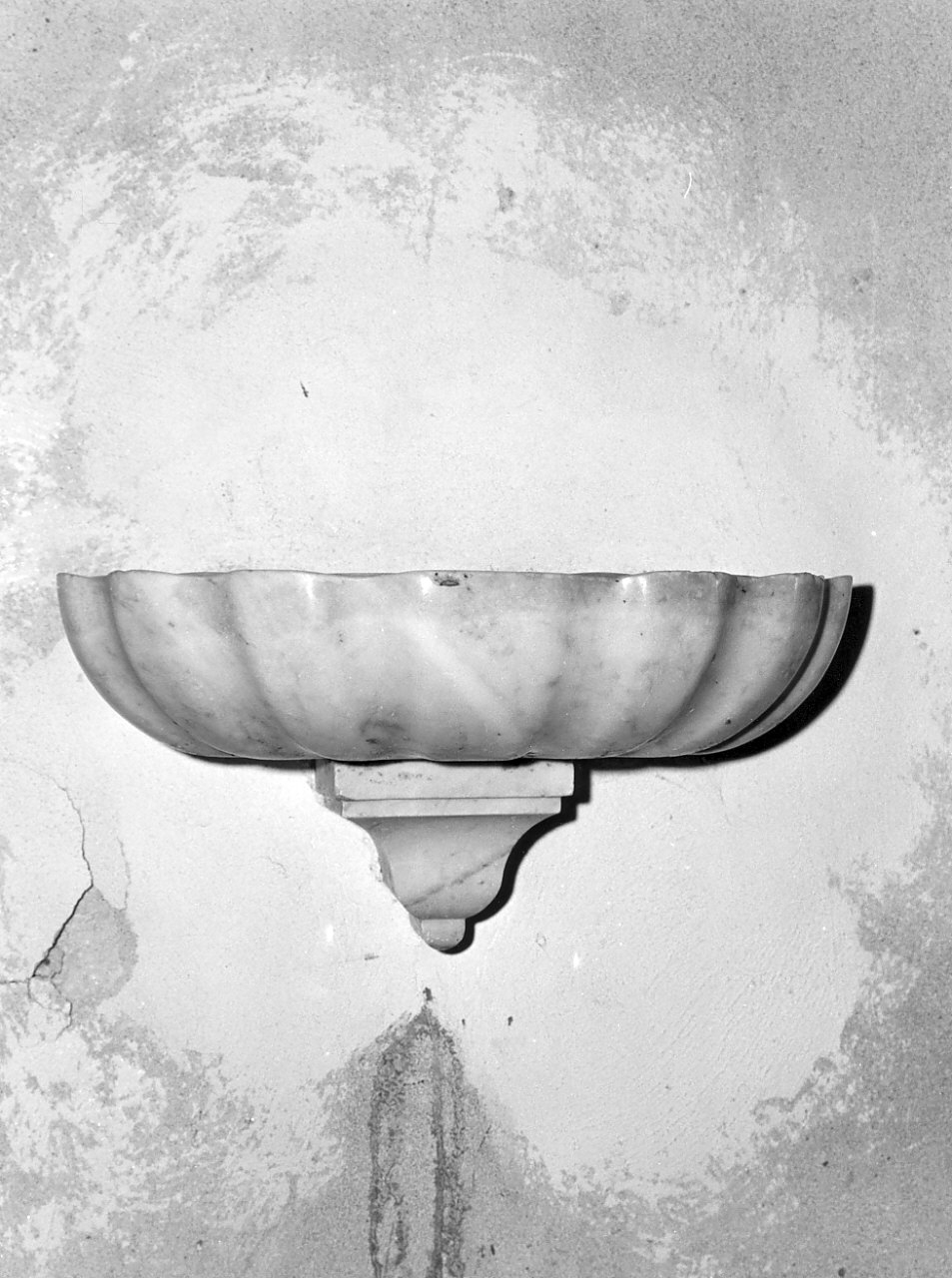 acquasantiera - a conchiglia, opera isolata - bottega Italia meridionale (sec. XIX)