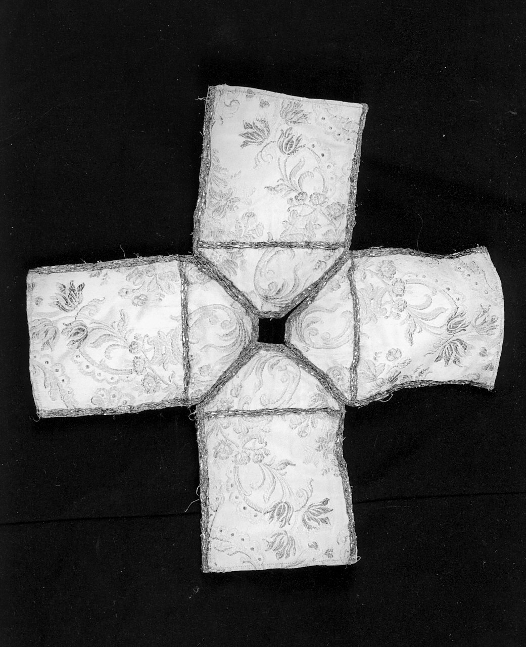 conopeo di pisside, opera isolata - bottega calabrese (sec. XIX)