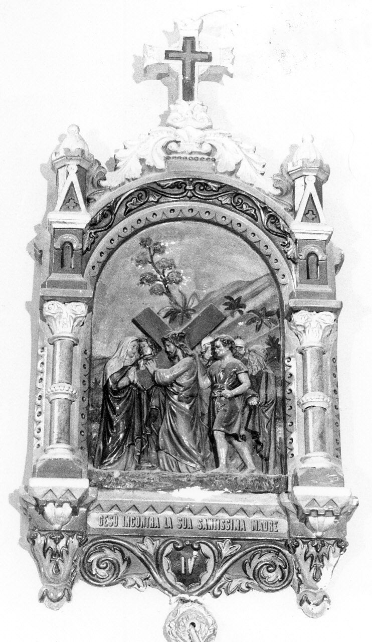 stazione IV: Gesù incontra la Madonna (formella, elemento d'insieme) - bottega calabrese (sec. XIX)