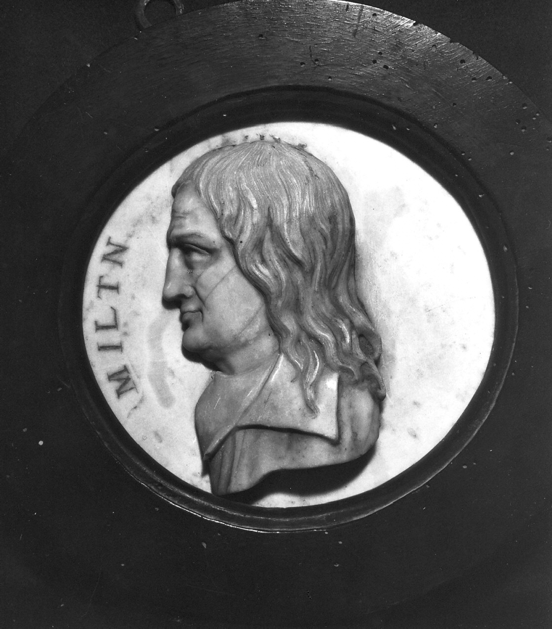 Milton, ritratto d'uomo (medaglione, opera isolata) - bottega Italia meridionale (sec. XIX)