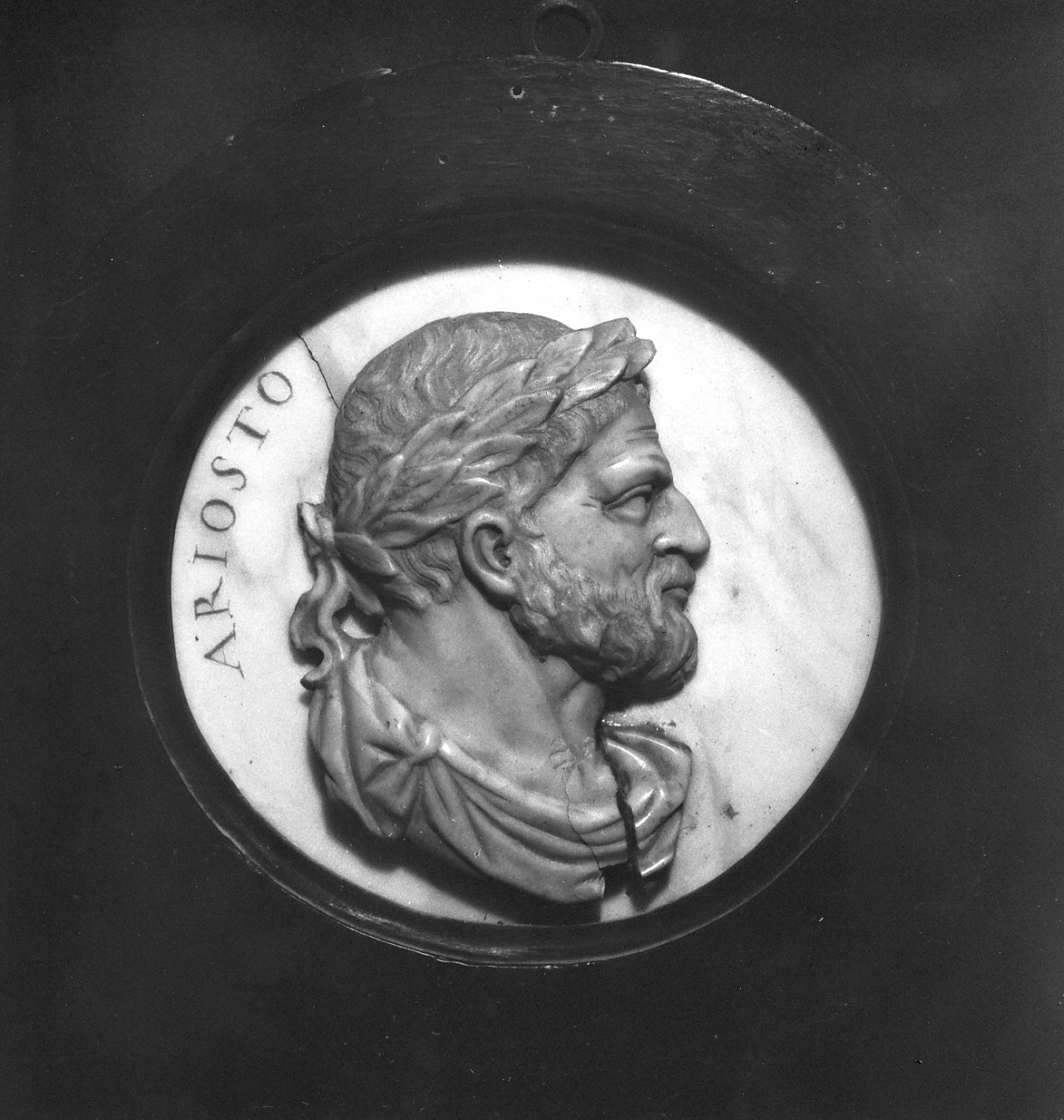 Ariosto, ritratto d'uomo (medaglione, opera isolata) - bottega Italia meridionale (sec. XIX)