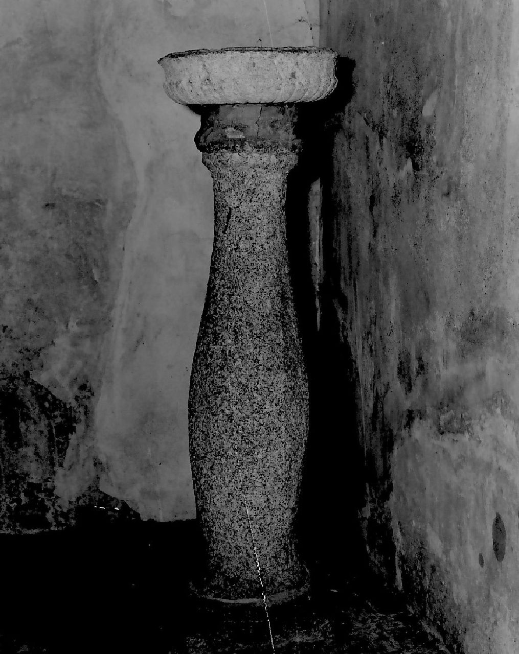 acquasantiera - a fusto, opera isolata - bottega Italia meridionale (sec. XVII)