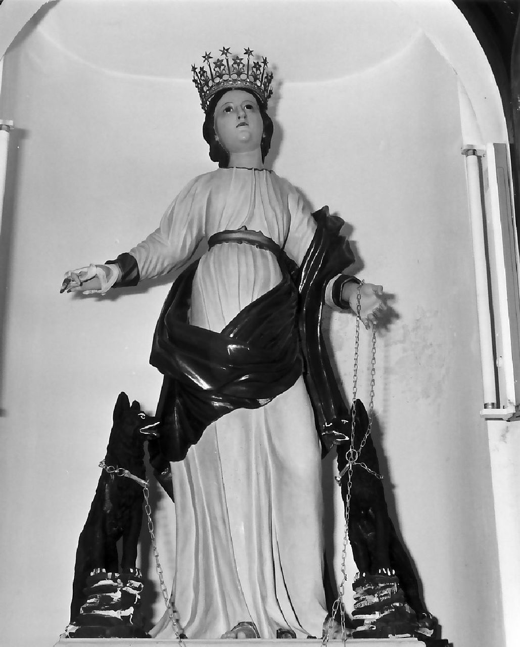 Santa Domenica (statua, opera isolata) - bottega Italia meridionale (metà sec. XIX)