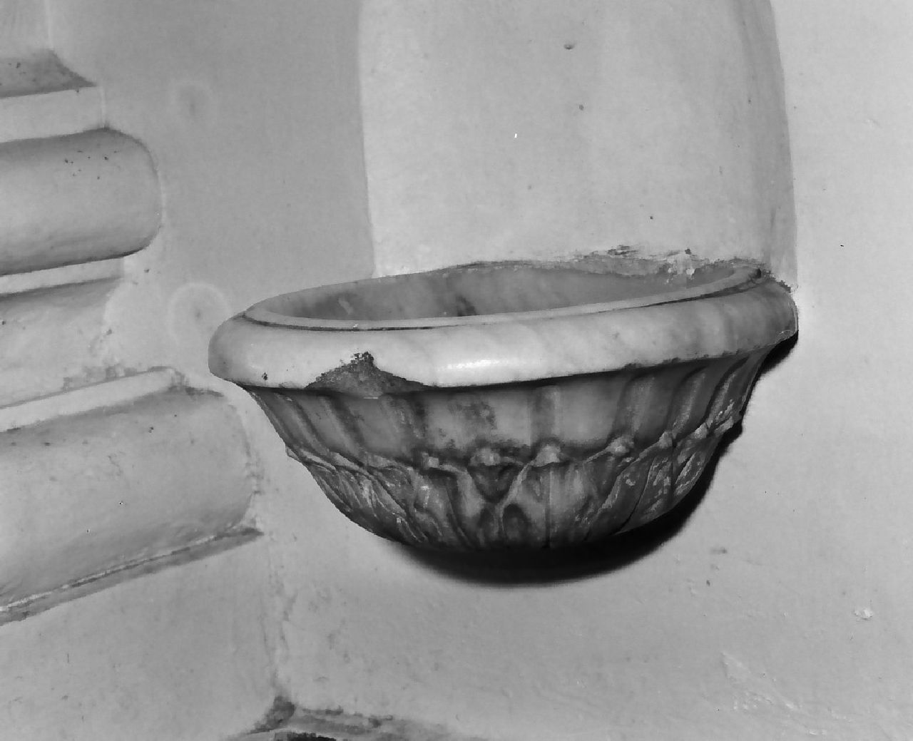 acquasantiera da parete, opera isolata - bottega Italia meridionale (sec. XIX)