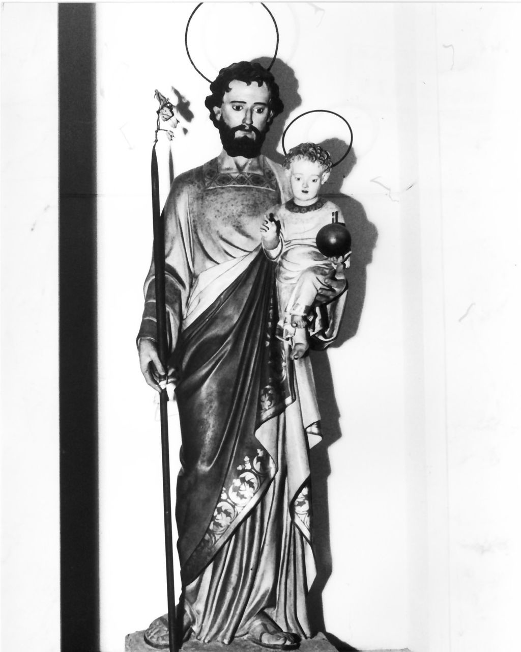 San Giuseppe e Gesù Bambino (statua, opera isolata) di Malecore Giuseppe (prima metà sec. XX)