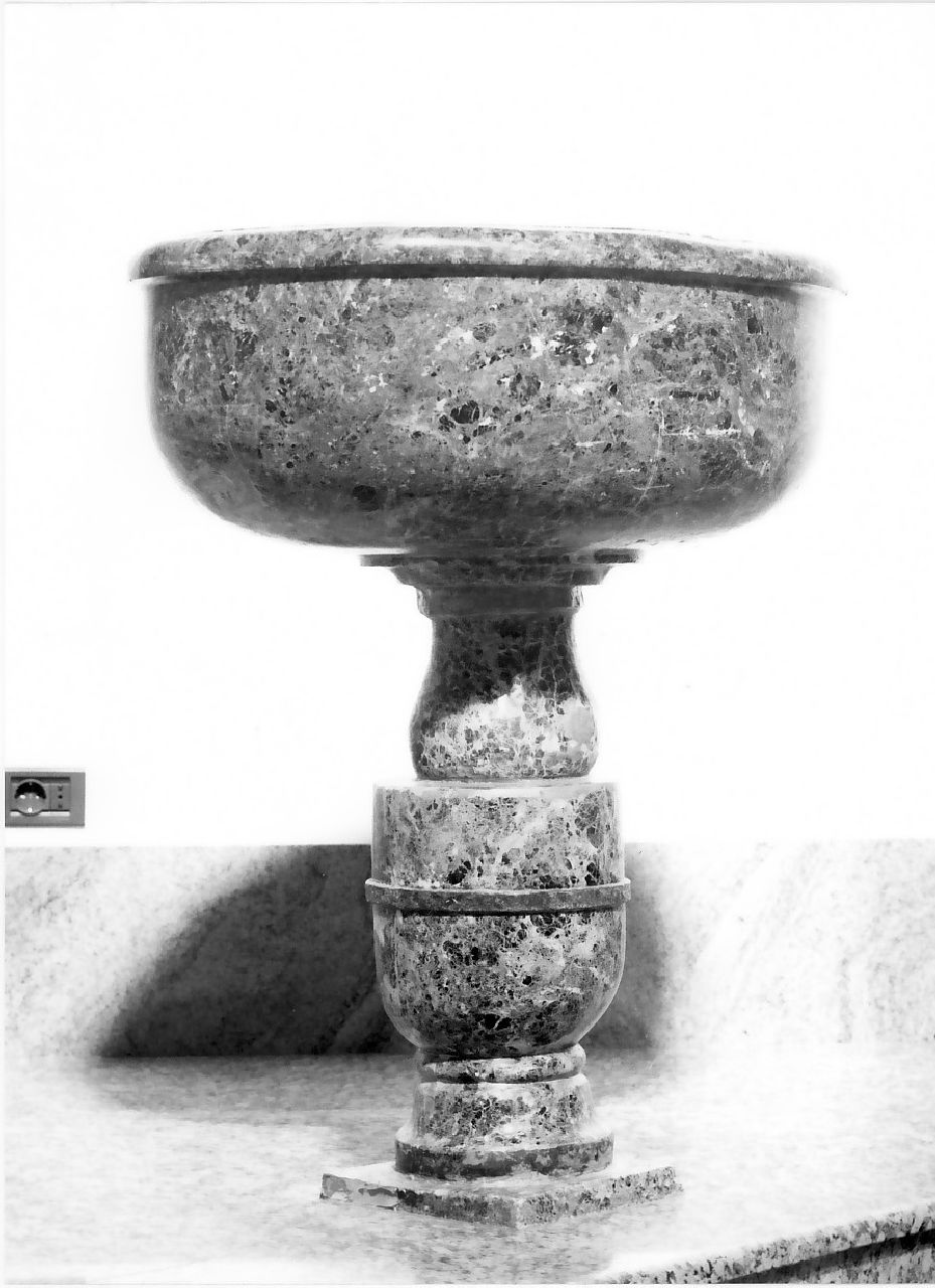 fonte battesimale, opera isolata - bottega Italia meridionale (fine sec. XVIII)