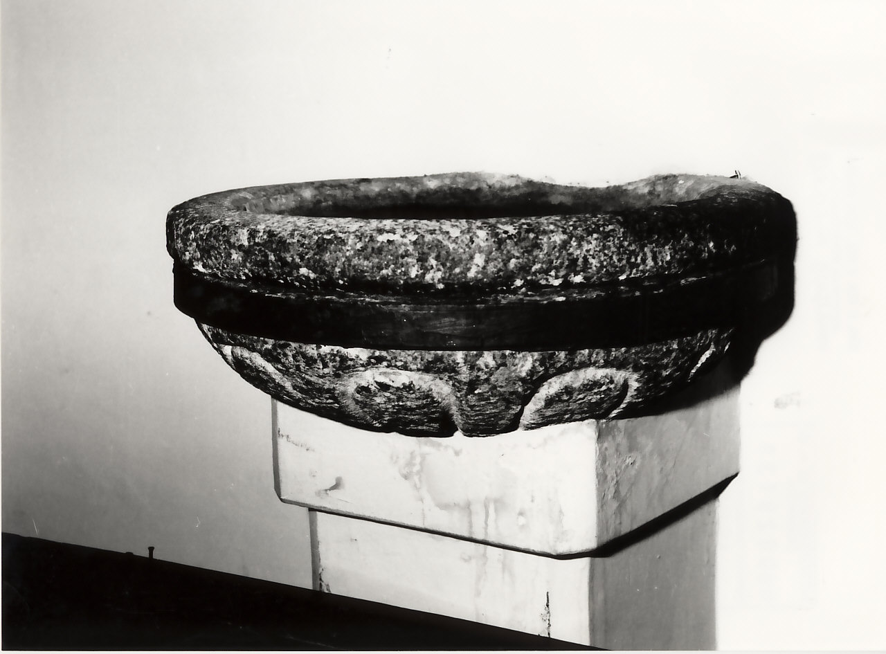 acquasantiera da parete, opera isolata - bottega Italia meridionale (sec. XVIII)