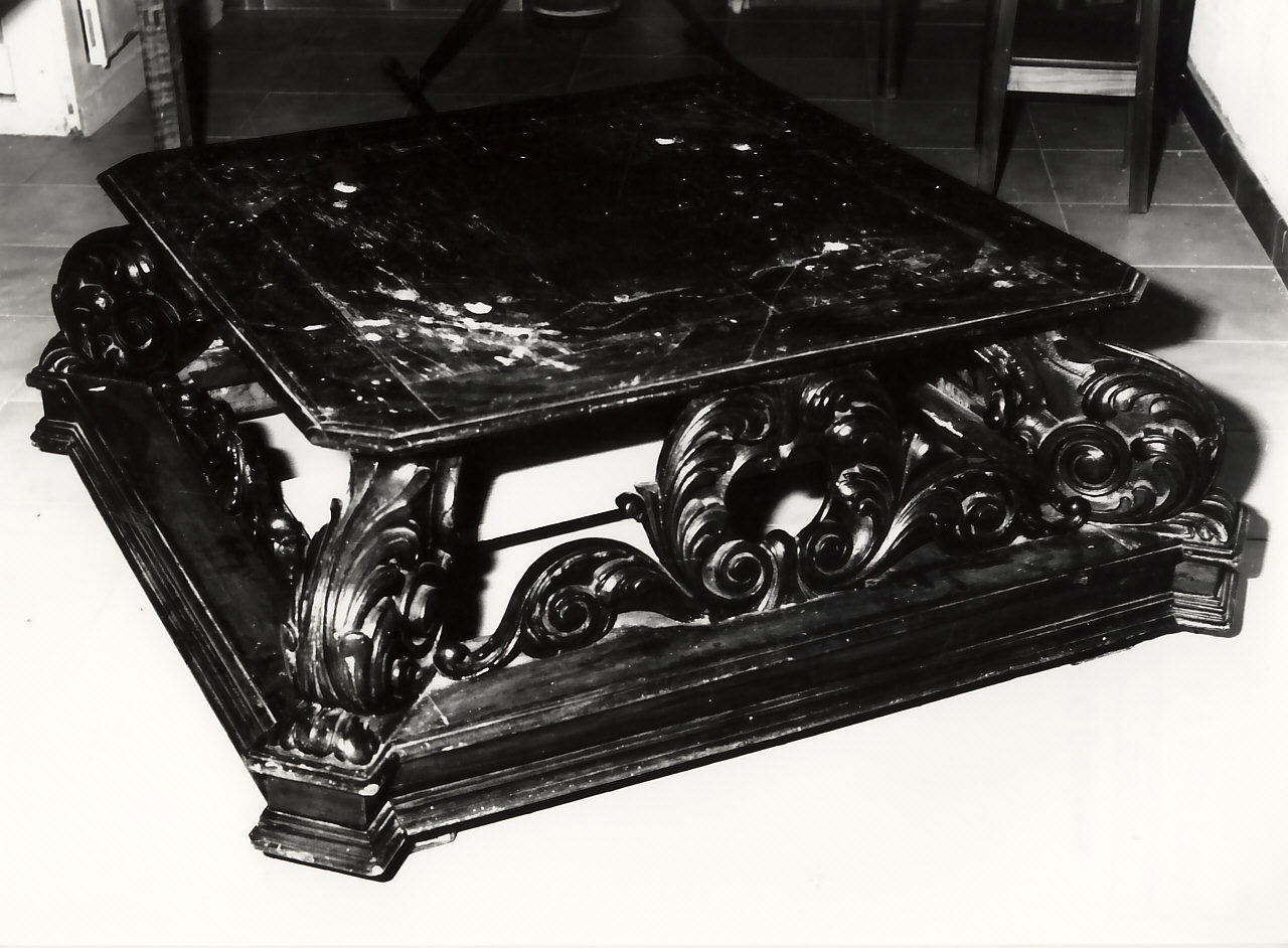 piedistallo di statua, opera isolata - bottega Italia meridionale (sec. XVIII)