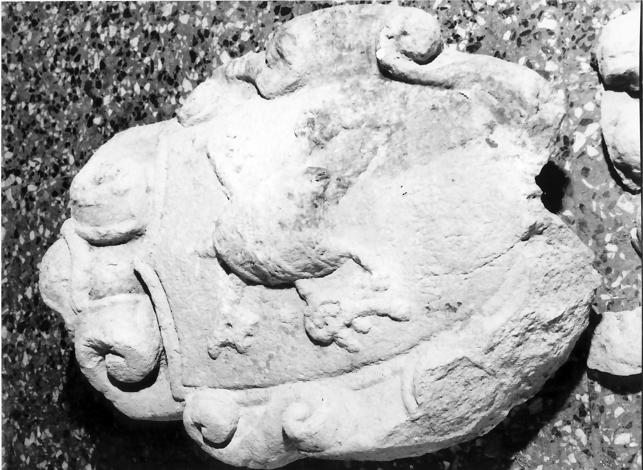 decorazione plastico-architettonica, opera isolata - bottega Italia meridionale (sec. XVII)