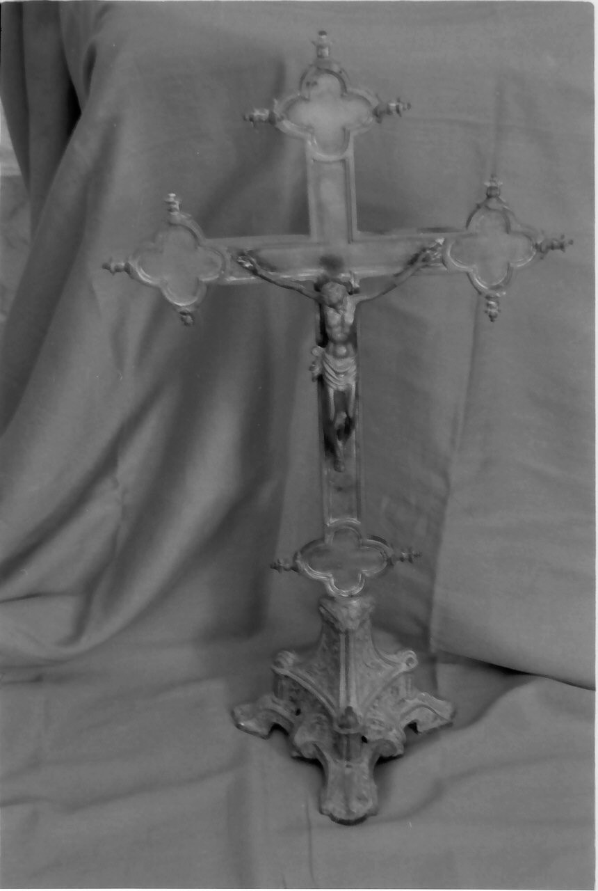 croce d'altare, insieme - bottega Italia meridionale (fine/inizio secc. XIX/ XX)